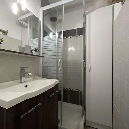 Apartment Appt Moderne 6 Pers Avec Piscine, Clim, Parking - - Fr-1-229-887